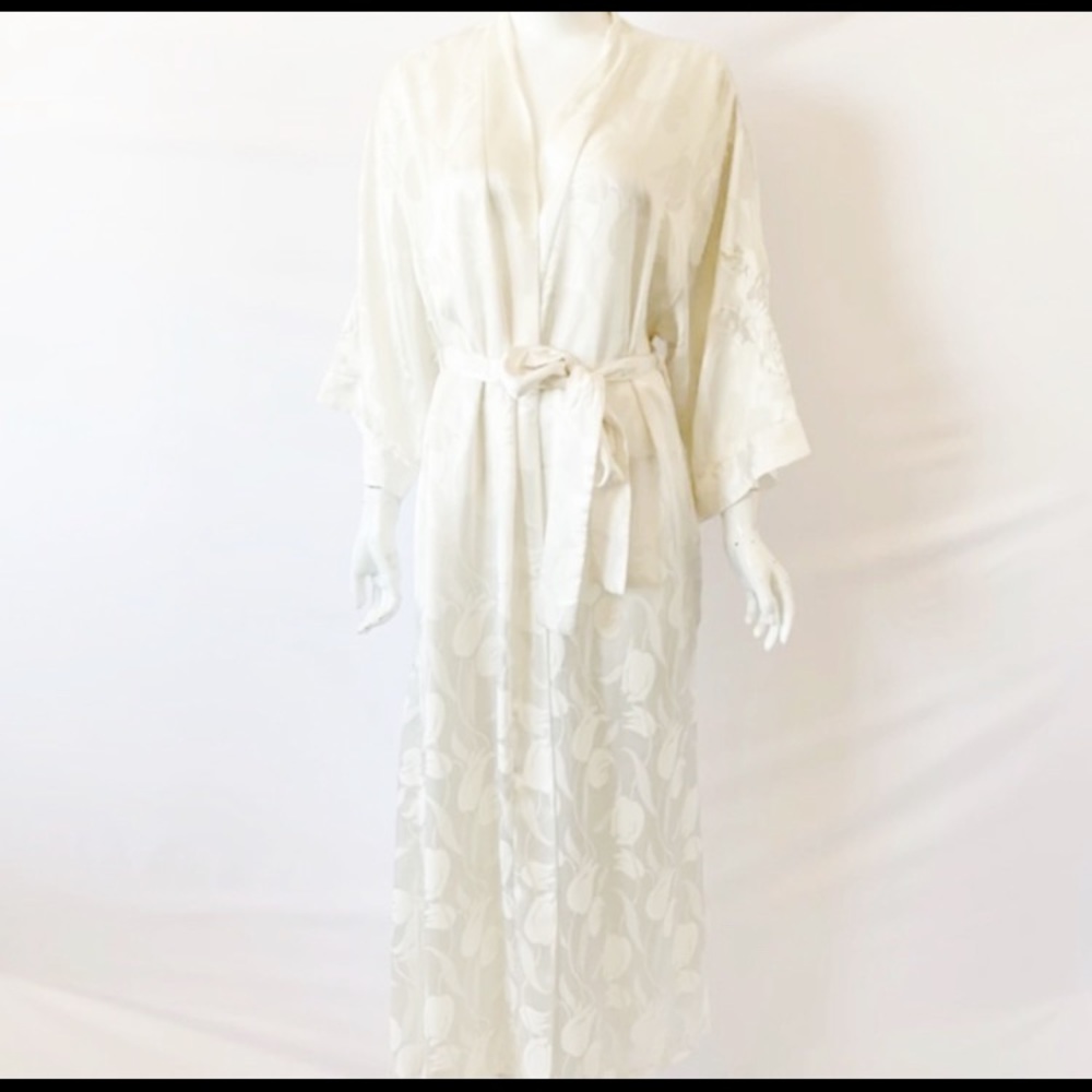 Vintage 1980’s Sara Beth wrap robe M